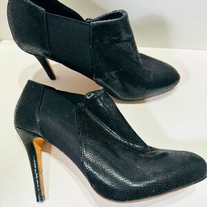 White House Black Market Booties Womens Size 9.5 Leather Sole Shiny Booties